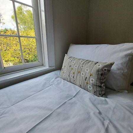 הנטיגדון Generous 3 Bed In The Heart Of The Village מראה חיצוני תמונה