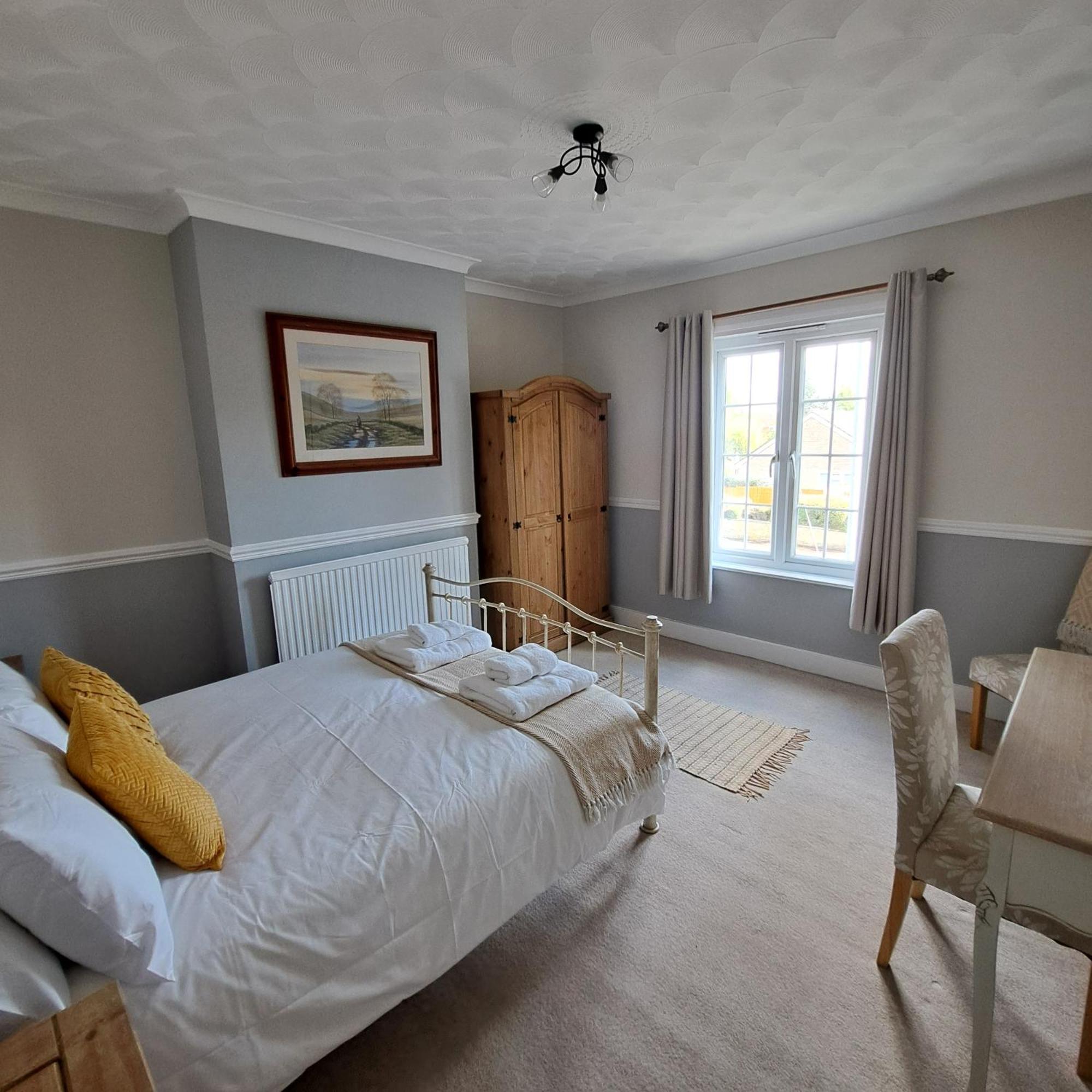 הנטיגדון Generous 3 Bed In The Heart Of The Village מראה חיצוני תמונה