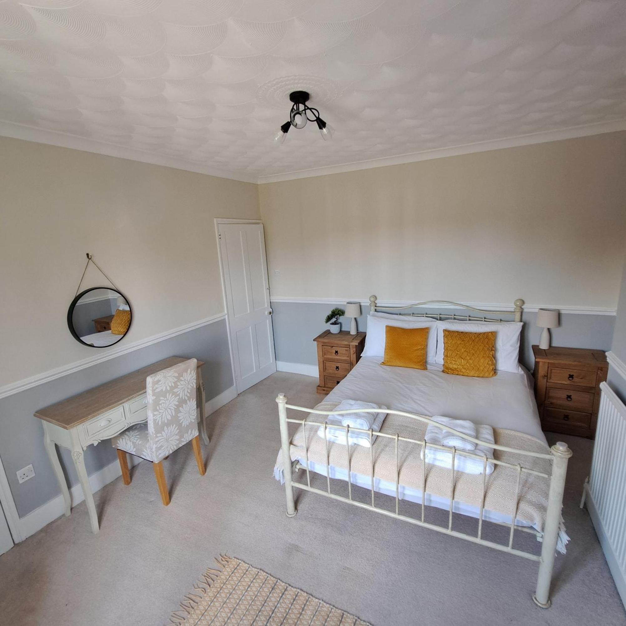 הנטיגדון Generous 3 Bed In The Heart Of The Village מראה חיצוני תמונה