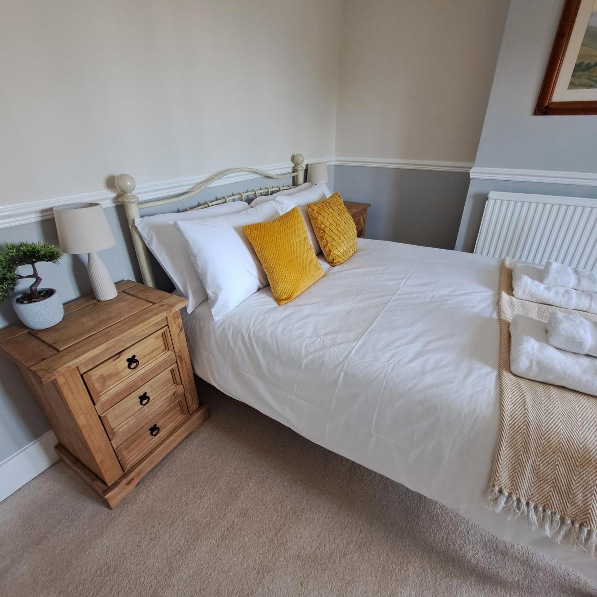 הנטיגדון Generous 3 Bed In The Heart Of The Village מראה חיצוני תמונה