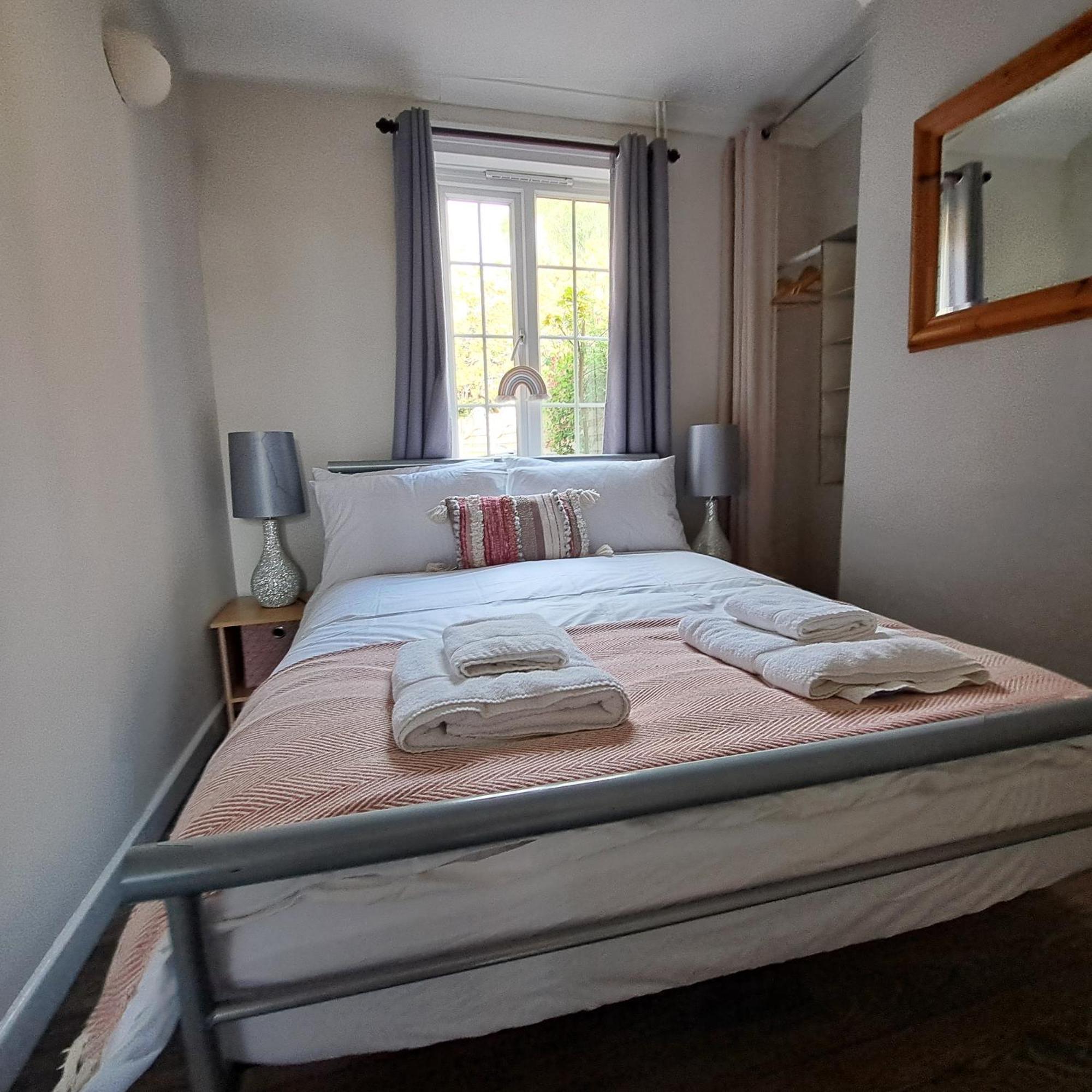 הנטיגדון Generous 3 Bed In The Heart Of The Village מראה חיצוני תמונה